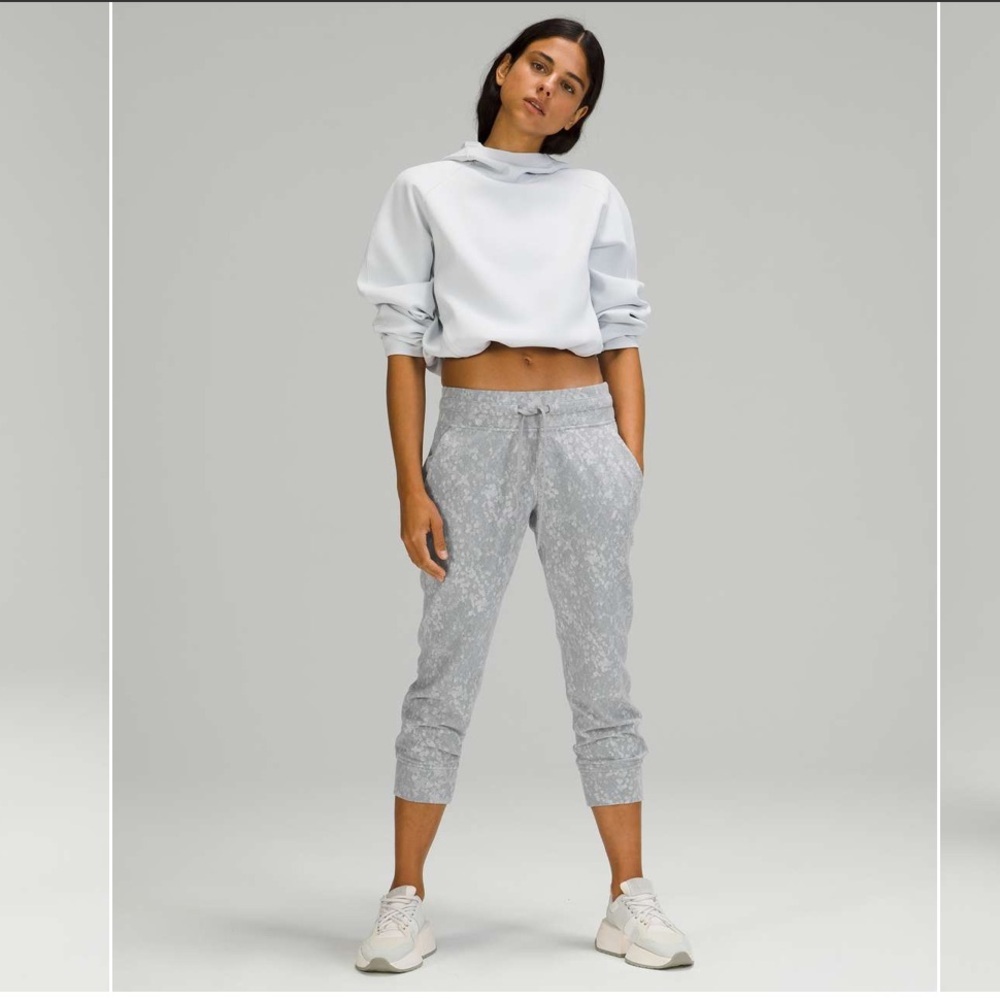 Lululemon Ready to Rulu Jogger Crop
Speckle Spritz Jacquard Rhino